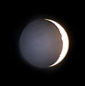 Der Mond am 15.2.2002 - l�ngere Belichtung macht aschgraues Mondlicht sichtbar